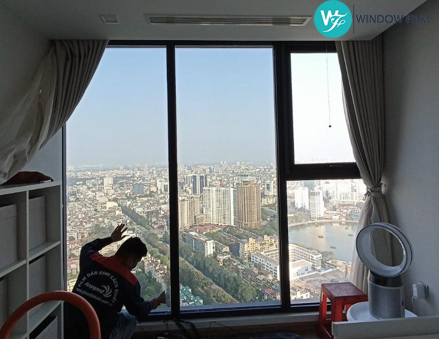 Dán phim cách nhiệt cho cửa sổ kính