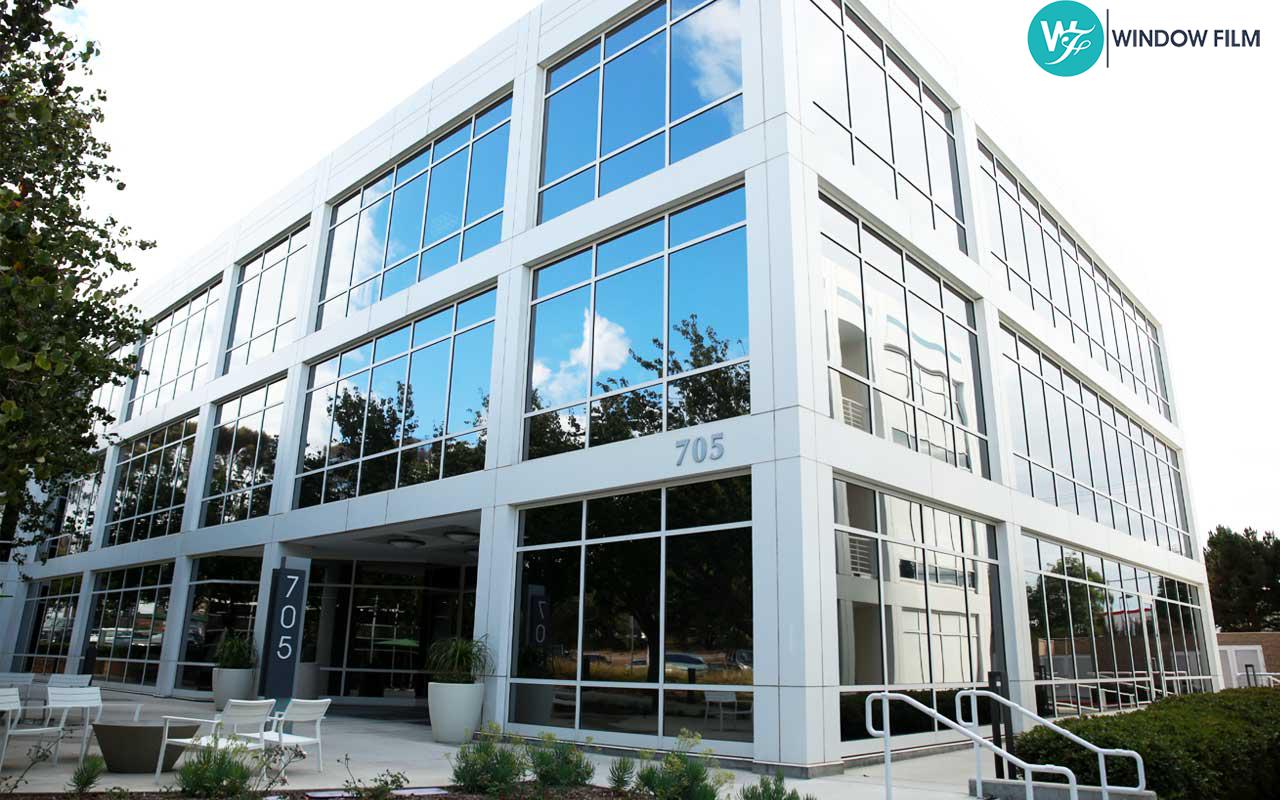 film cách nhiệt dán bên trong hay bên ngoài